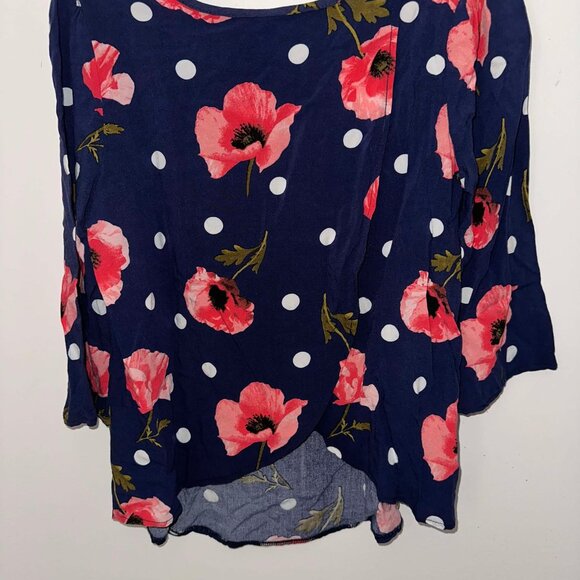 EUC Piphany navy floral blouse with tulip hem in back, size Small - Picture 3 of 4